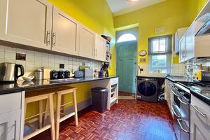 Kitchen- click for photo gallery